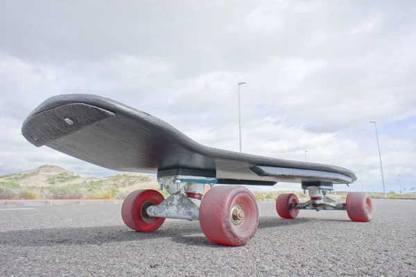 Estilo Vintage Longboard Black Skate Vazio Asfalto Desert Road — Fotografia de Stock