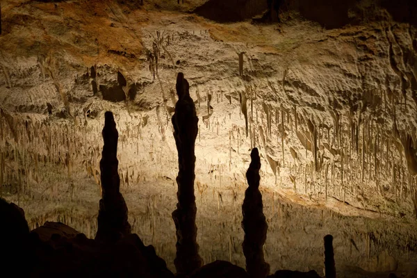 Grottor Drach Med Många Stalagmiter Och Stalaktiter Mallorca Spanien — Stockfoto