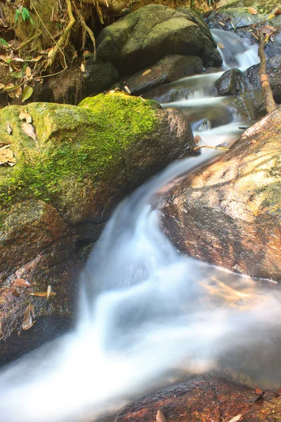 Bela Cachoeira Fundo Natureza — Fotografia de Stock