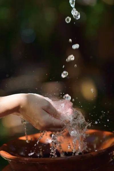 Vrouw Krijgt Spa Behandeling Tropisch Resort — Stockfoto