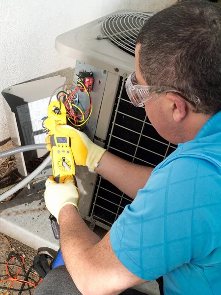 Male Hispanic Air Conditioning Maintenance Technician — Stock Photo, Image