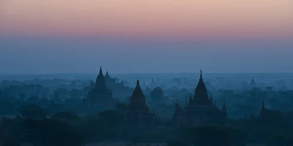 ミャンマーの霧の中のバガン ビルマ — ストック写真