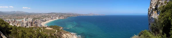 Vista Panoramica Calp Spagna Spiaggia Della Baia Cittadina — Foto Stock