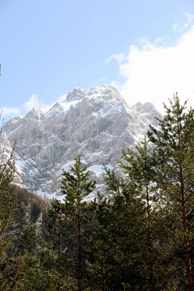スロベニアアルプスの高い山の雪の山 — ストック写真