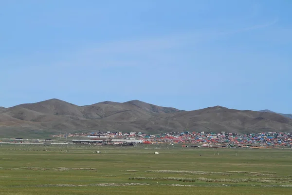 モンゴルの草原にあるユール族や村は — ストック写真
