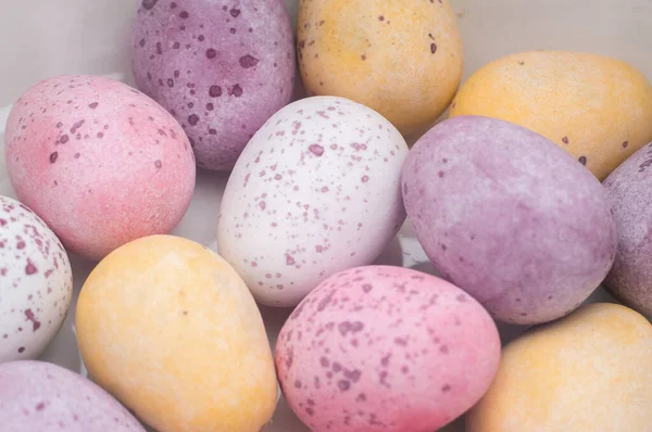 Close Van Verschillende Kleurrijke Paaseieren Pastelkleuren — Stockfoto