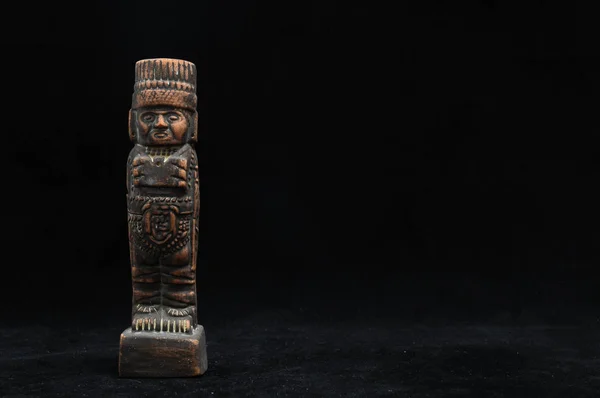 Una Antigua Estatua Maya Sobre Fondo Negro — Foto de Stock