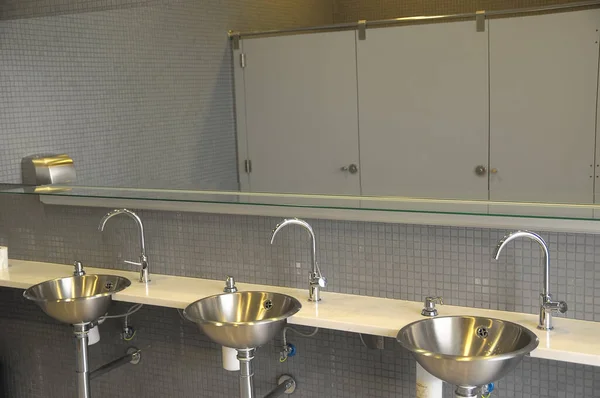 Interiör Privat Toalett Med Spegel — Stockfoto