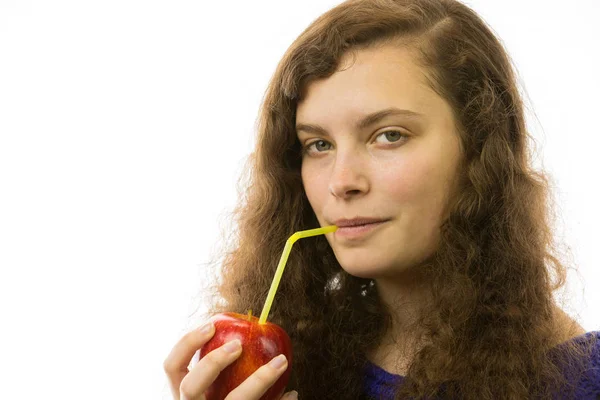 Ung Vacker Kvinna Håller Ett Äpple — Stockfoto