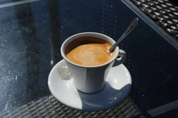 Koffiekopje Tafel — Stockfoto