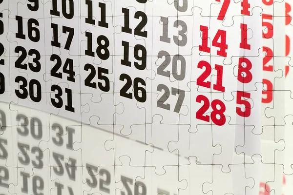 Головоломке Отображается Несколько Календарных Листов — стоковое фото