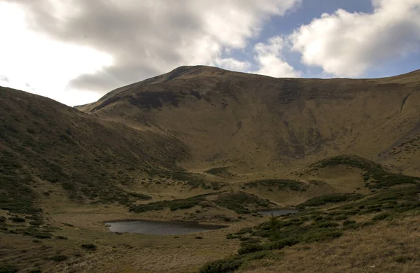 Lago Ovale Piedi Della Montagna — Foto Stock