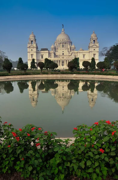Victoria Memorial Kolkata Indien Reflektion Över Vatten Ett Historiskt Monument — Stockfoto