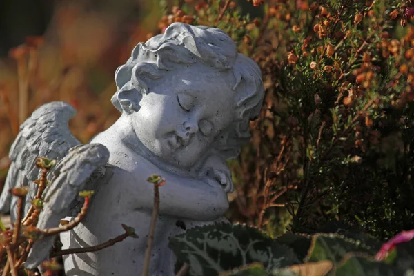 Scultura Una Statua Una Giovane Donna Nel Parco — Foto Stock