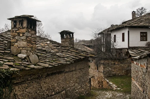 Viejas Baldosas Piedra Tobogán Techo Paredes Piedra Casas Rurales Pueblo — Foto de Stock