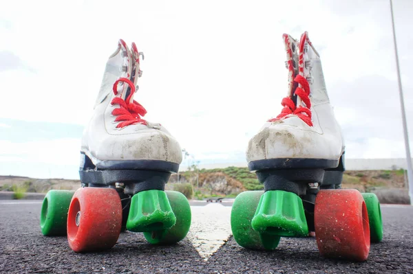 Oude Vintage Witte Skate Boot Het Asfalt Sterret — Stockfoto