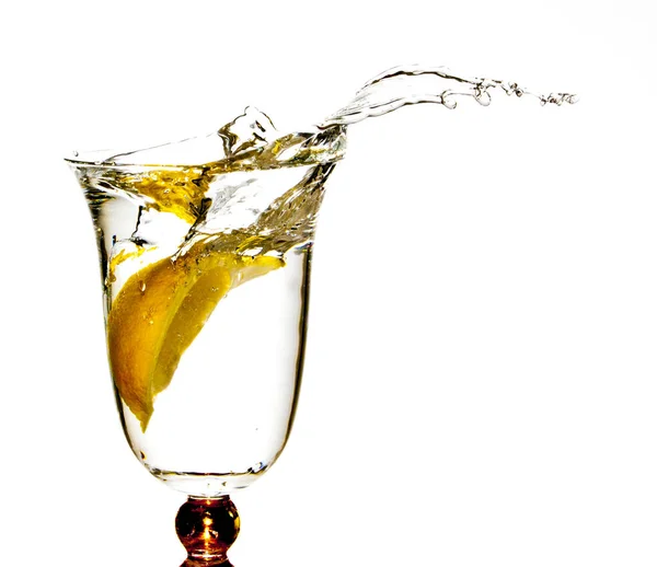 Spetteren Water Citroen Drinken Veel Voor Altijd Citroenwater Glas Fles — Stockfoto