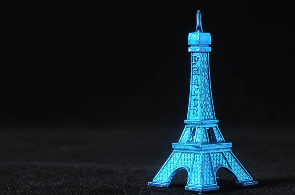 Blue Tour Eiffel Statyett Svart Bakgrund — Stockfoto