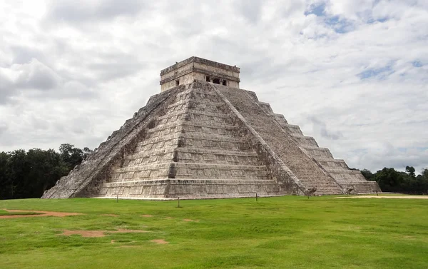 Ступінчаста Піраміда Ель Кастільо Чичен Археологічному Місці Іца Юкатані Мексика — стокове фото