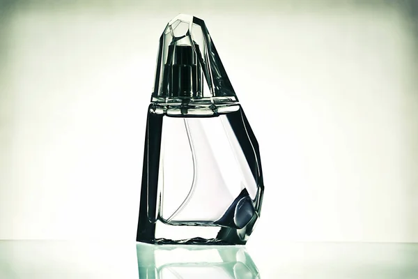 Frasco Perfume Sobre Fundo Preto — Fotografia de Stock