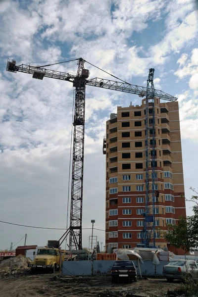 Lipetsk Şehri Içinde Çok Öykülü Bir Yapı Inşaat — Stok fotoğraf