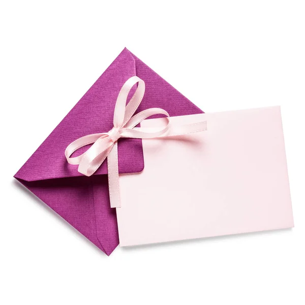 Envelope Rosa Com Cartão Fita Arco Fundo Branco Caminho Recorte — Fotografia de Stock