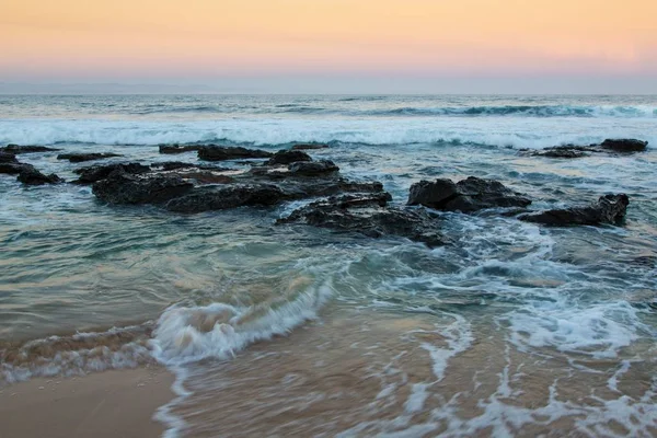 Raue See Und Sonnenuntergang Der Rauen Küste Südafrikas — Stockfoto