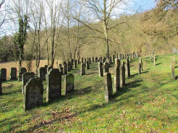 Старые Надгробия Кладбище — стоковое фото