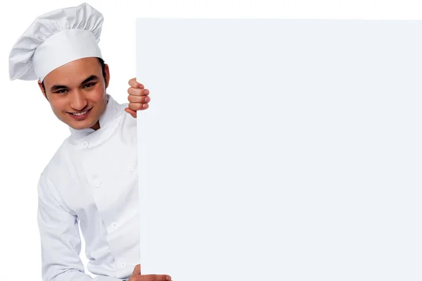 Handsome Jovem Chef Masculino Segurando Quadro Branco — Fotografia de Stock