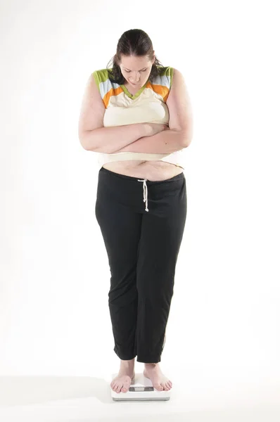 Mujer Adulta Obesa Con Pelo Negro Largo Pie Las Escalas — Foto de Stock