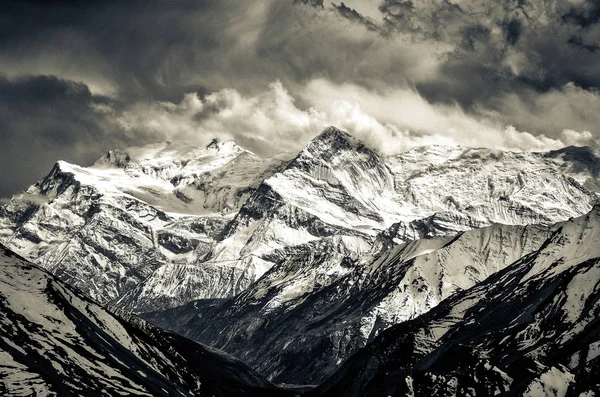 Montañas Del Himalaya Monocromo Filtrado Vista Panorámica Con Cielo Dramático — Foto de Stock