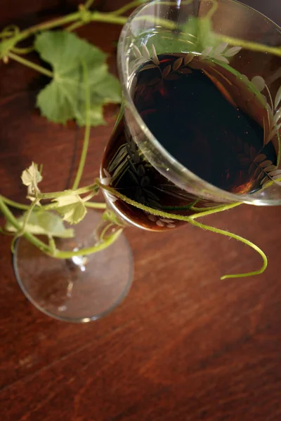 Bicchiere Vino Rosso Isolato Sfondo Legno — Foto Stock