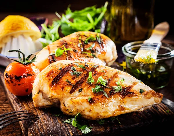 Marinated Grilled Healthy Chicken Breasts Cooked Summer Bbq Served Fresh — Stock Photo, Image