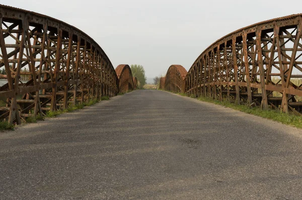 Σιδερένια Γέφυρα Στην Ύπαιθρο Της Σαρδηνίας — Φωτογραφία Αρχείου