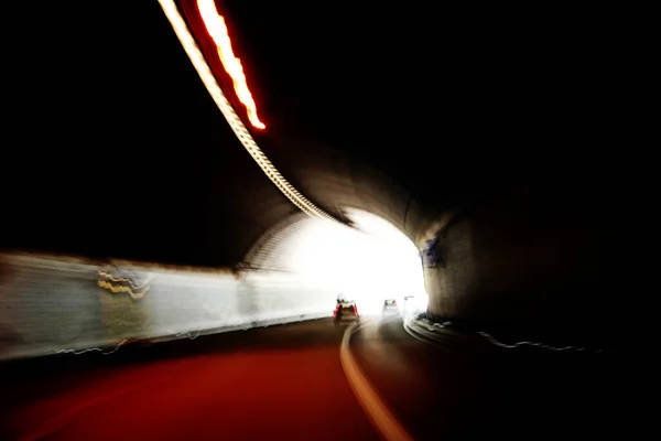 Auto Beleuchtet Spuren Tunnel — Stockfoto