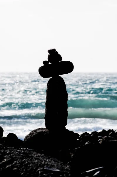 テネリフェ島の仏教の伝統的な石ピラミッドカナリア諸島スペイン — ストック写真