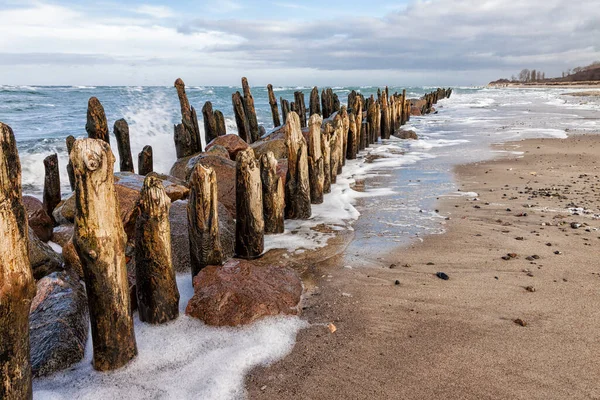 Baltık Denizi Kıyısındaki Seyyar Yapı Iskelesi — Stok fotoğraf
