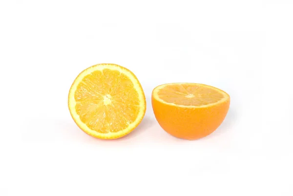 Deux Tranches Orange Isolées Sur Blanc — Photo