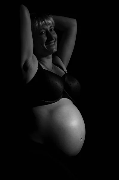 Mulher Grávida Com Barriga Nua Preto Branco — Fotografia de Stock