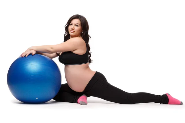 Die Aktive Schwangere Mit Gymnastikball Auf Weißem Hintergrund Gesundheitsfürsorge Und — Stockfoto