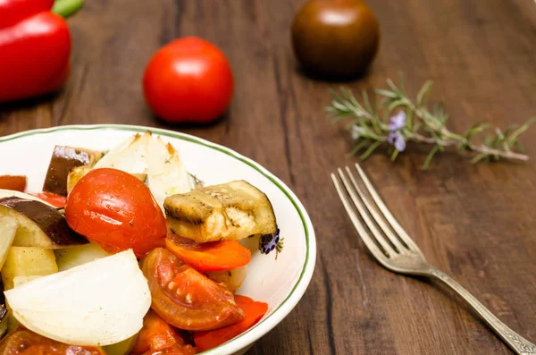 Spanisch Rezept Gegrillte Tomaten Auberginen Und Zwiebeln — Stockfoto