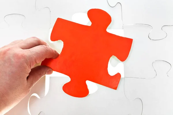 Einfügen Roter Puzzleteile Auf Freien Raum Schichtweise Zusammengesetzte Puzzles — Stockfoto