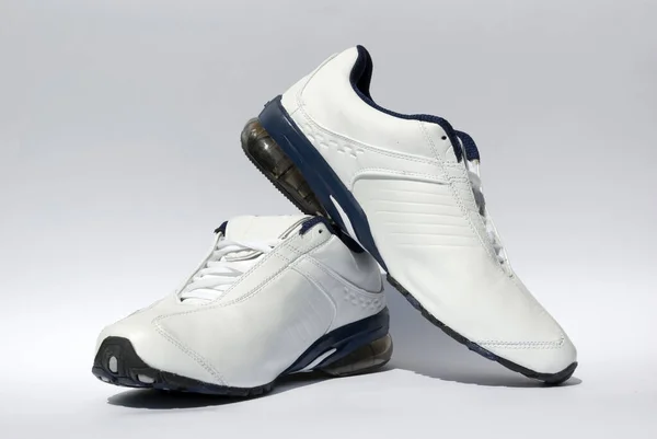 Par Sapatos Masculinos Corrida Branco — Fotografia de Stock