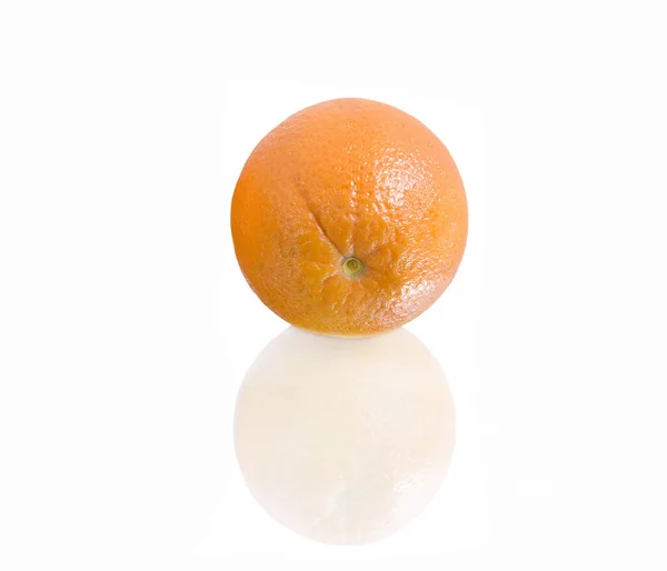 Один Апельсин Ізольований Білому — стокове фото