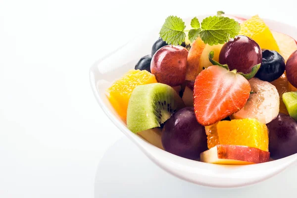 Tigela Apetitosa Salada Frutas Frescas Com Morangos Mirtilos Uvas Banana — Fotografia de Stock