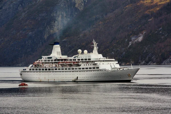 Kreuzfahrtschiff Eidfjord — Stockfoto