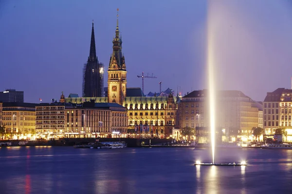 Das Bild Zeigt Die Binnenalster Und Das Rathaus Abend — Stockfoto