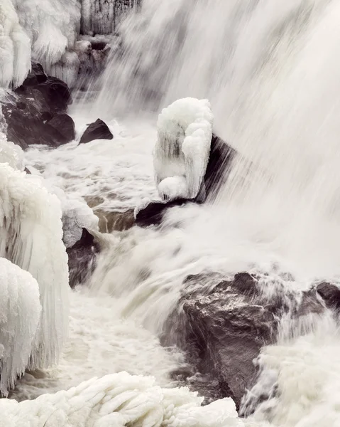 Pedras Gelo Fundo Água Inverno Cai Yantic Falls Nórdica Yantic — Fotografia de Stock