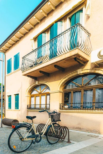 Touristenviertel Der Alten Provinzstadt Caorle Der Italienischen Adriaküste — Stockfoto