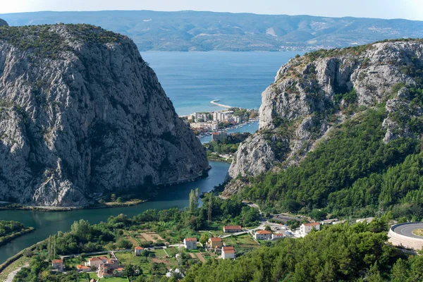 View Omis Mountains River Cetina Town Adriatic Sea Background Island — Stock Photo, Image